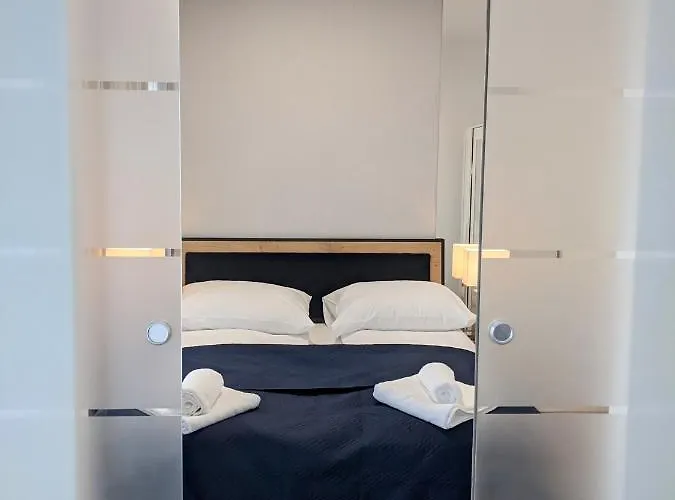 104/29 Sunset Apartment *